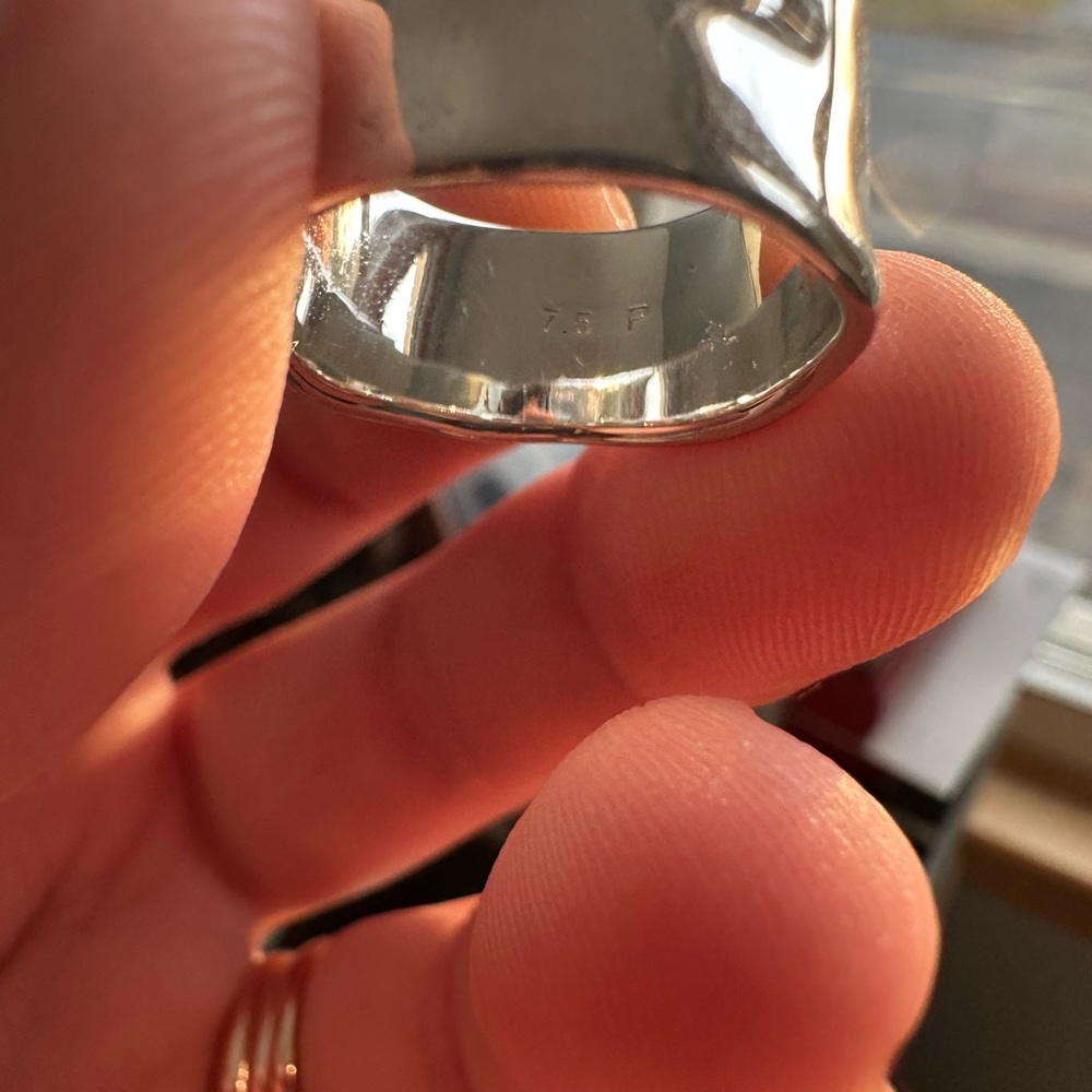 MONICA VINADER Wide Silver Ripple Ring - Picture 5 of 6